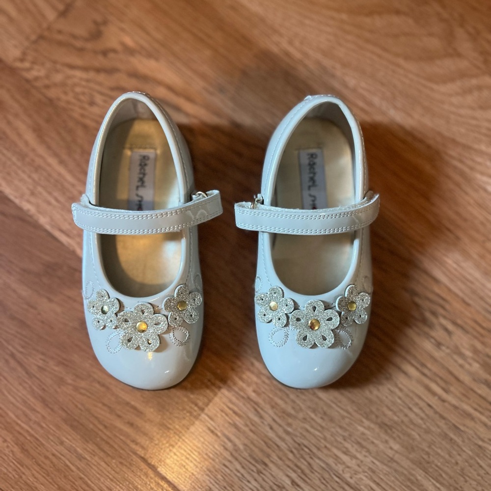 Toddler girl shoes. Ivory. Size 8. Used, like new.